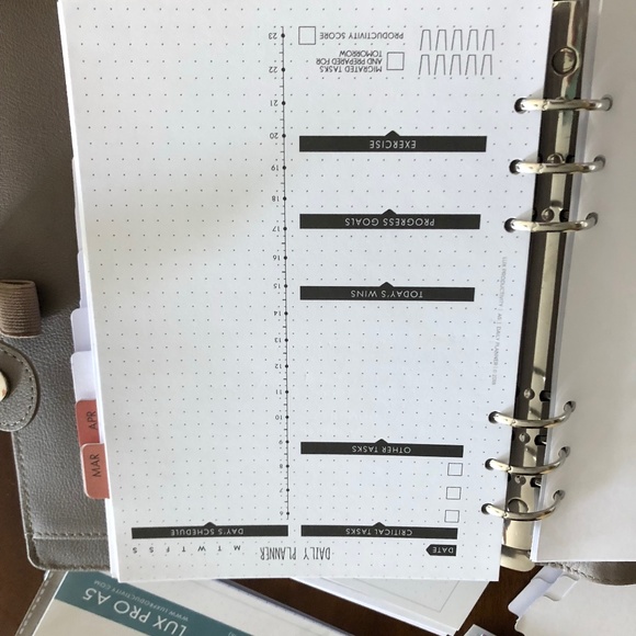 LUX Productivity Planner- Gray Leather - Picture 3 of 7